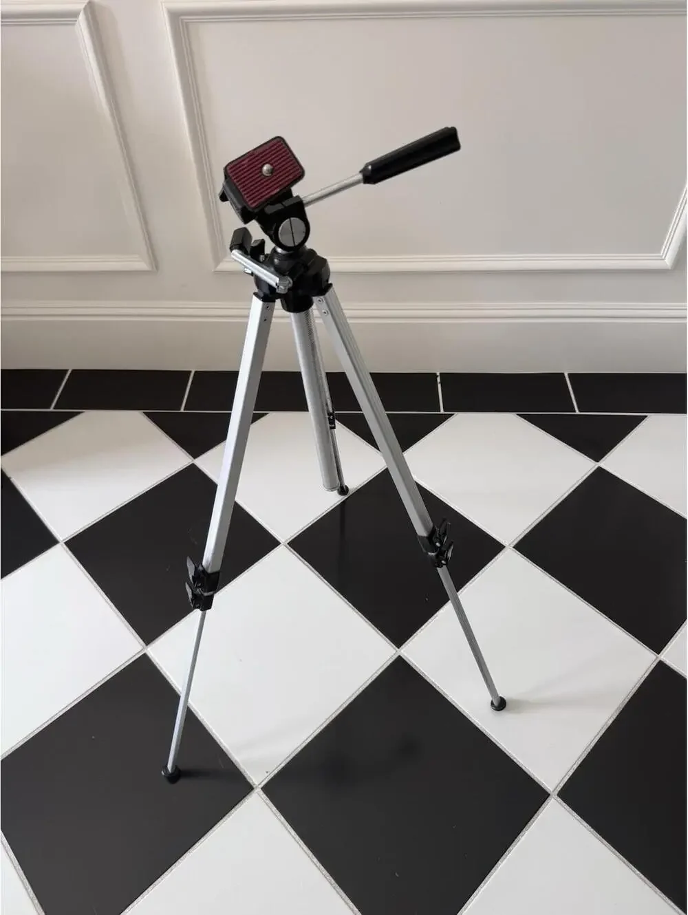 N/A vintage tripod